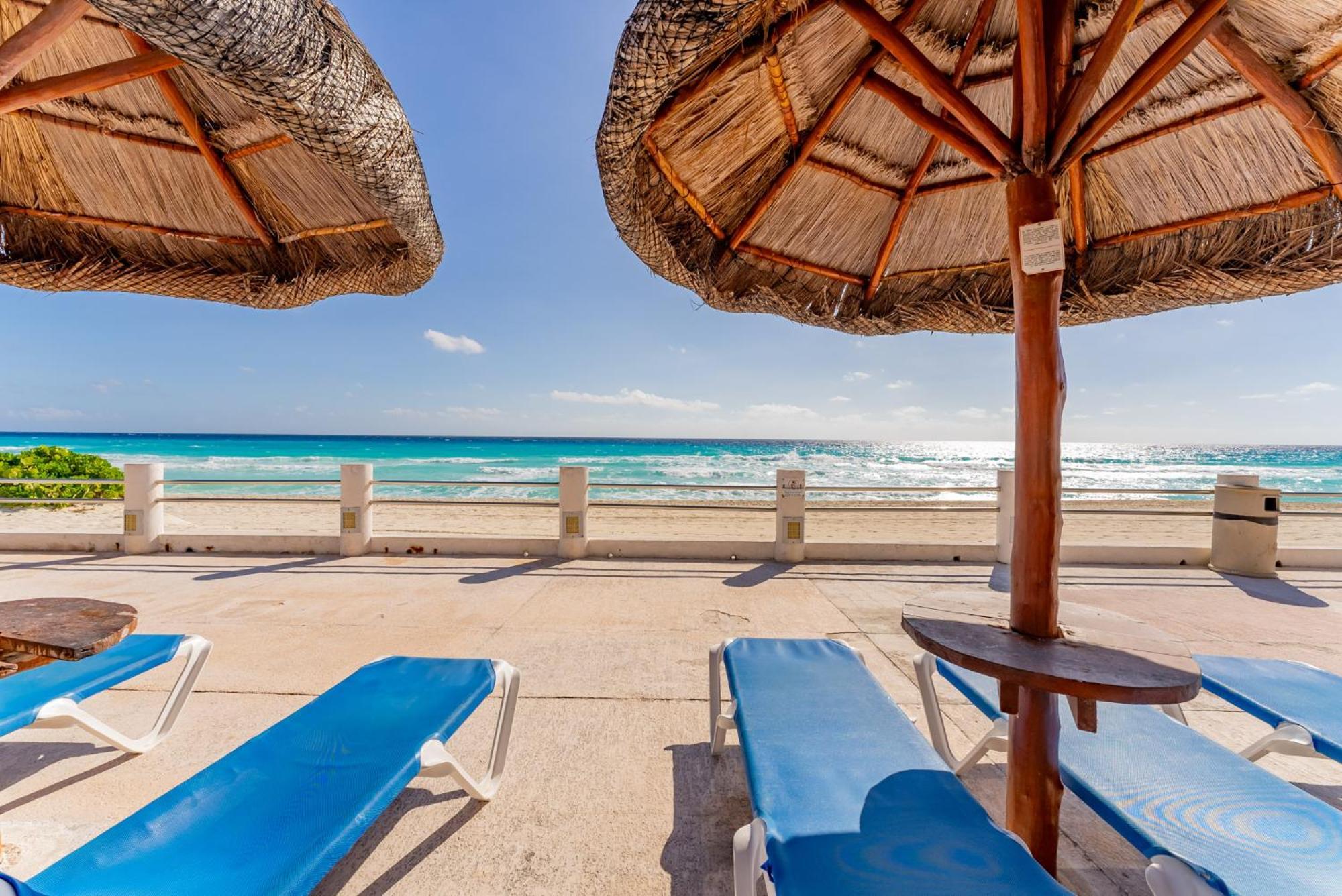 Sparkling Ocean View In Канкун Екстериор снимка