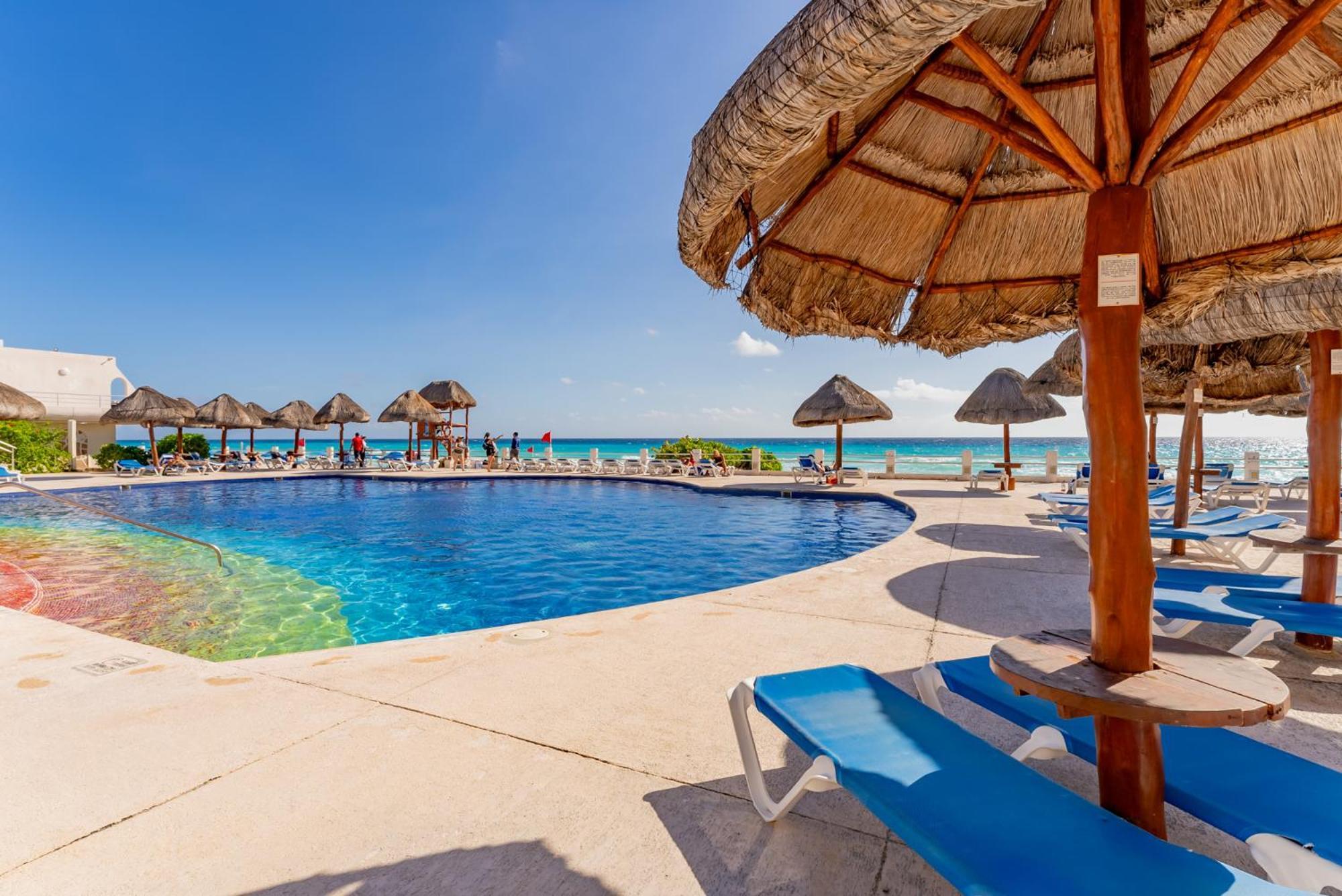 Sparkling Ocean View In Канкун Екстериор снимка